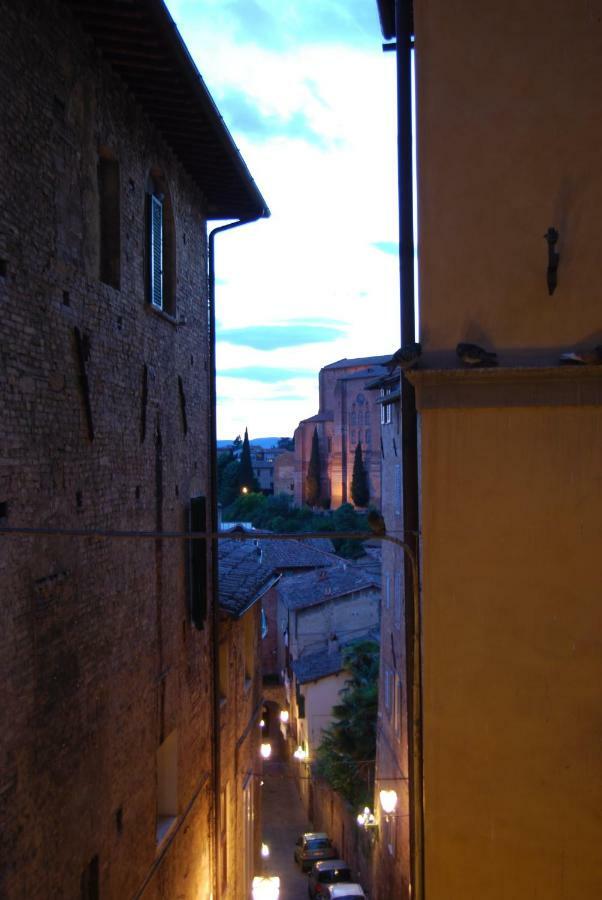 Antica Dimora Del Buongoverno Siena Bagian luar foto