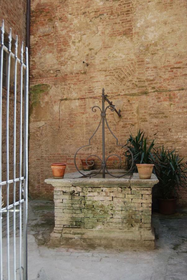 Antica Dimora Del Buongoverno Siena Bagian luar foto
