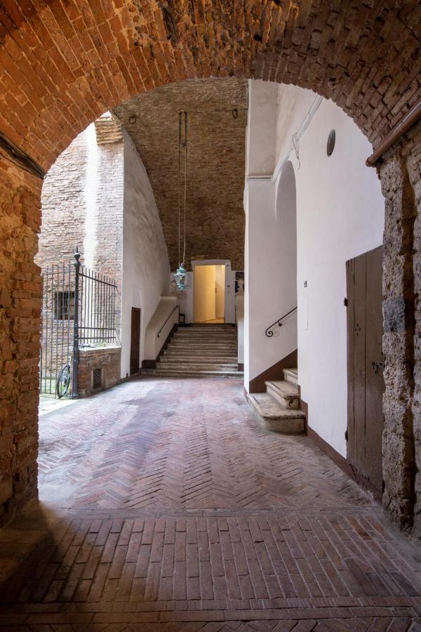 Antica Dimora Del Buongoverno Siena Bagian luar foto